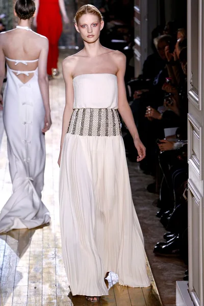 Look 11